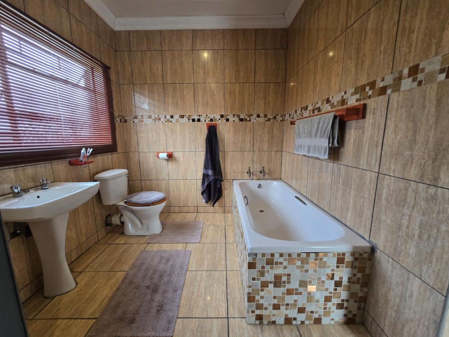 3 Bedroom Property for Sale in Miederpark North West
